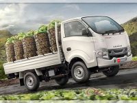 spesifikasi mobil isuzu traga