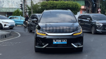 BYD M6